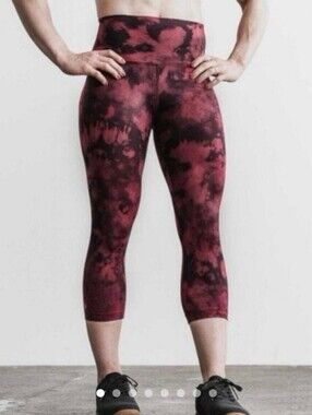 NOBULL Women's Maroon Tie-Dye High-Rise Capri Leggings